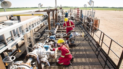 Shell engineer working in the factory