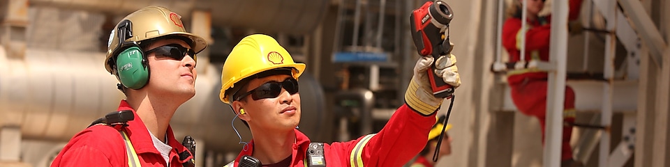 Employees using a thermal image camera to scan a vessel in the Gasoline Hydrotreater (GHT) at Sarnia Manufacturing Centre’s refinery