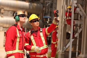 Employees using a thermal image camera to scan a vessel in the Gasoline Hydrotreater (GHT) at Sarnia Manufacturing Centre’s refinery