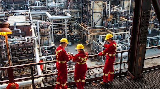 Employees working at Scotford Manufacturing Centre