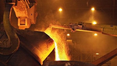 Pouring of hot melted steel