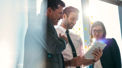 A small group of business professionals using the Shell MarketHub data to connect the dots and successfully manage day-to-day operations.