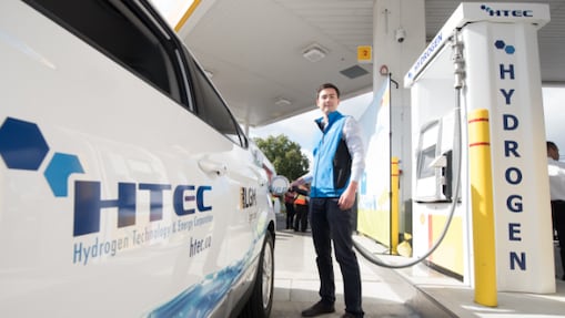 Man refuelling car at a Shell hydrogen refuelling station.