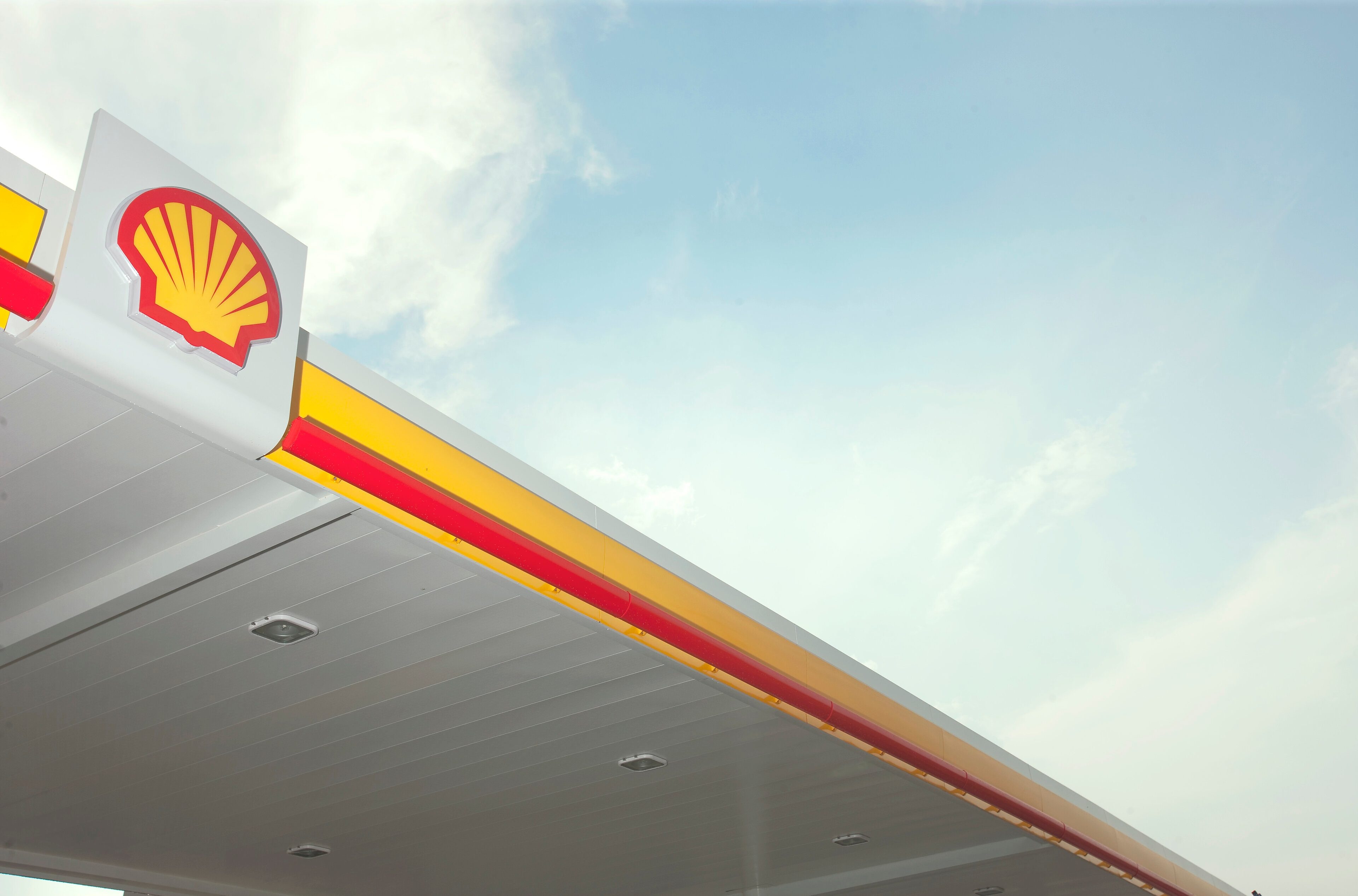 Shell видео. Shell. Royal Dutch Shell. Royal Dutch Shell штаб квартира. Shell 2022.
