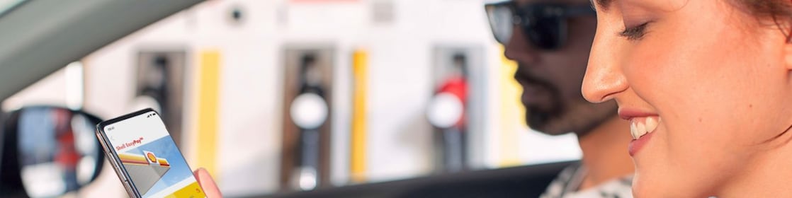 Woman in parked car using Shell EasyPay™