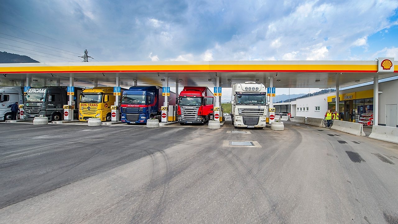 Business customer, supplier, partner or investor