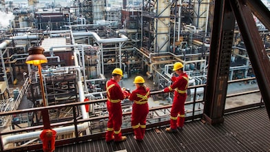 Employés travaillant dans le centre de fabrication de Scotford
