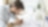 jeune architecte dessinant sur une feuille