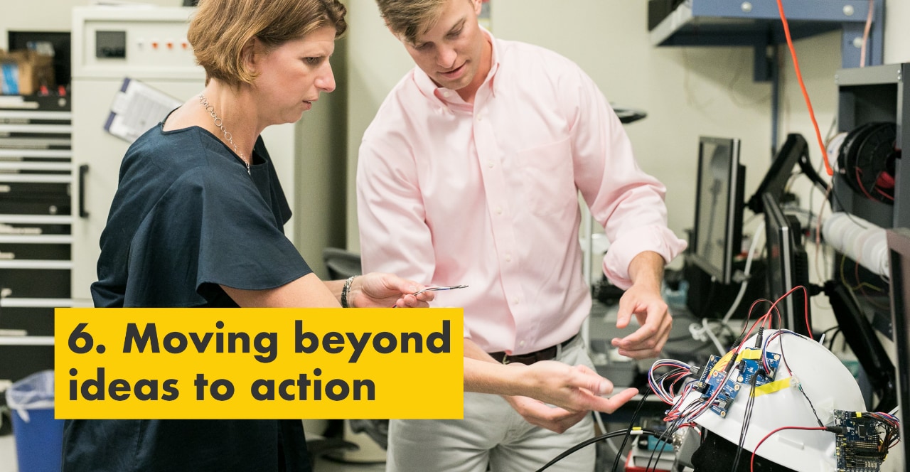 Sixième raison&nbsp;: passer des idées à l’action. Julie Ferland et un membre de l’équipe Shell&nbsp;TechWorks. 