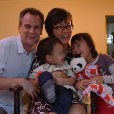 Joyce Loh, employée de Shell, avec son mari et ses deux enfants.