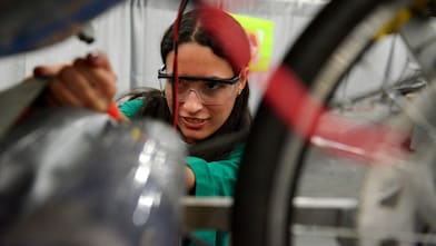 Femmes travaillant sur un atelier