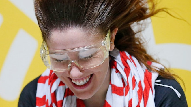 Un participant interagit avec une exposition dans la Fan Zone le premier jour du Shell Eco-marathon Americas 2015 à Detroit, Michigan, le vendredi 10 avril 2015.