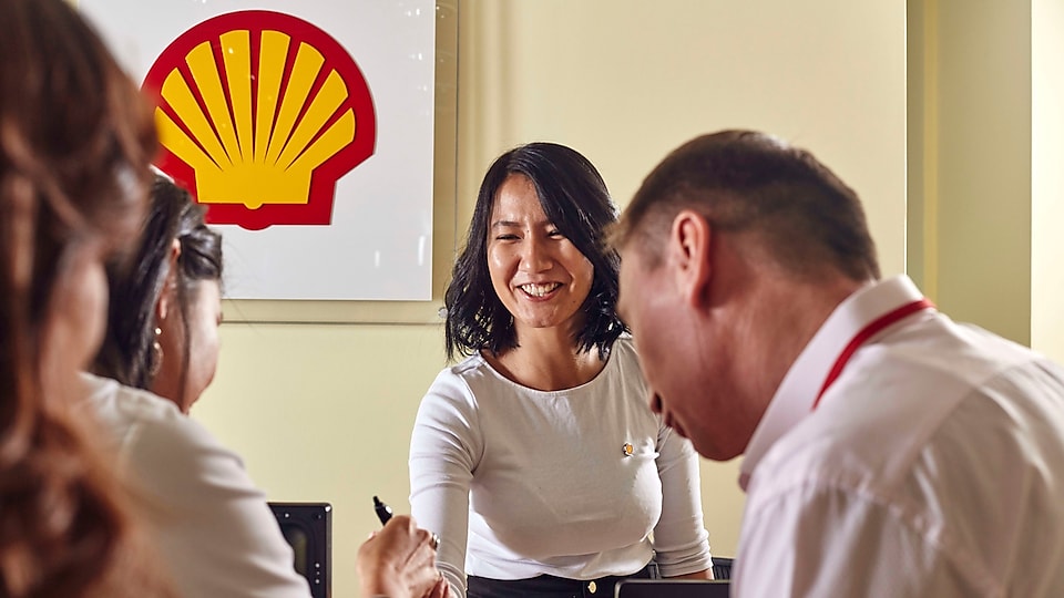 Le bureau de Shell au Kazakhstan et des personnes & séance photo du forum KAZENERGY. Kazakhstan 2017