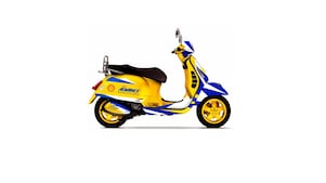 Scooter de couleur vive avec logo Shell