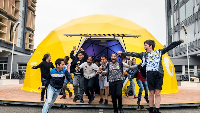 Crèche dans le village délocalisé de Donglian